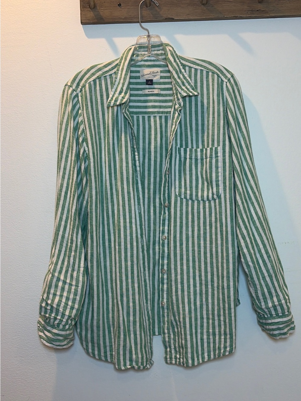 Universal thread medium relaxed fit button up